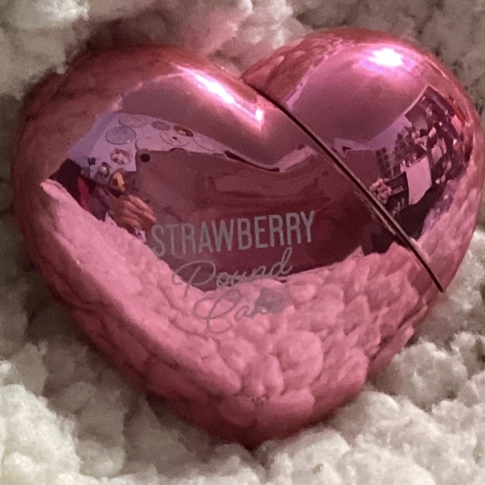 Bath and Body Works Strawberry Pound Cake lip oil .25 oz